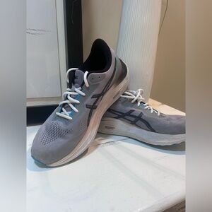 Ascis men’s running shoes